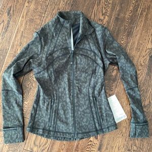 NWT green camo define, size 8